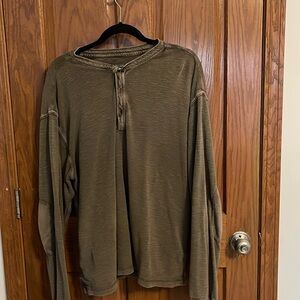 Men’s long sleeve shirt
